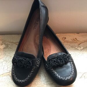 NWOT Cobb Hill Leather Loafers Size 9.5 Ladies Leather.